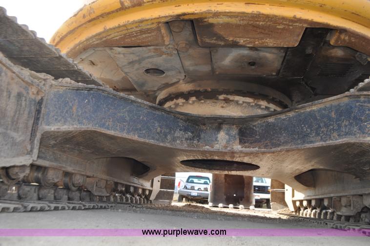 image for item G7337 2006 John Deere 225C LC excavator