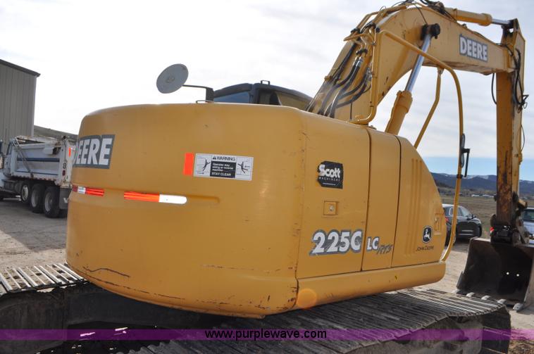 image for item G7337 2006 John Deere 225C LC excavator
