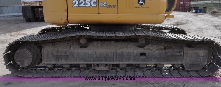 image for item G7337 2006 John Deere 225C LC excavator