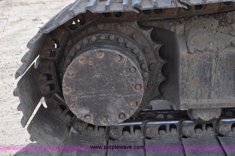 image for item G7337 2006 John Deere 225C LC excavator