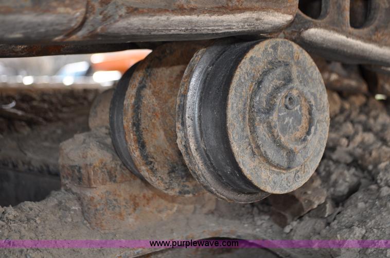 image for item G7337 2006 John Deere 225C LC excavator