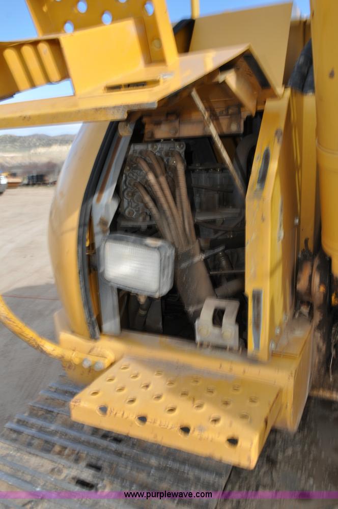 image for item G7337 2006 John Deere 225C LC excavator