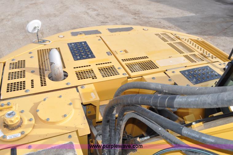 image for item G7337 2006 John Deere 225C LC excavator