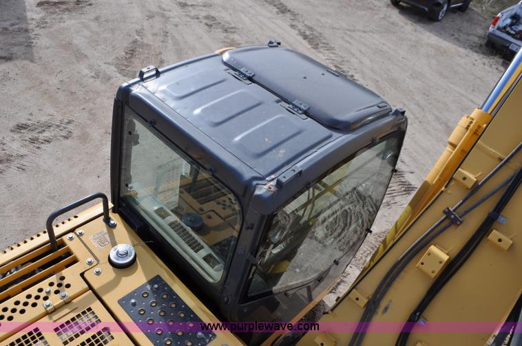 image for item G7337 2006 John Deere 225C LC excavator