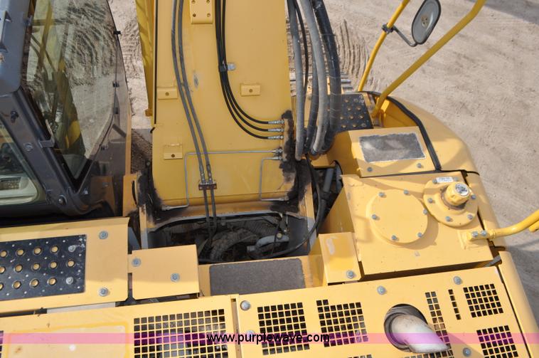 image for item G7337 2006 John Deere 225C LC excavator