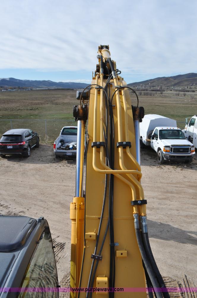 image for item G7337 2006 John Deere 225C LC excavator