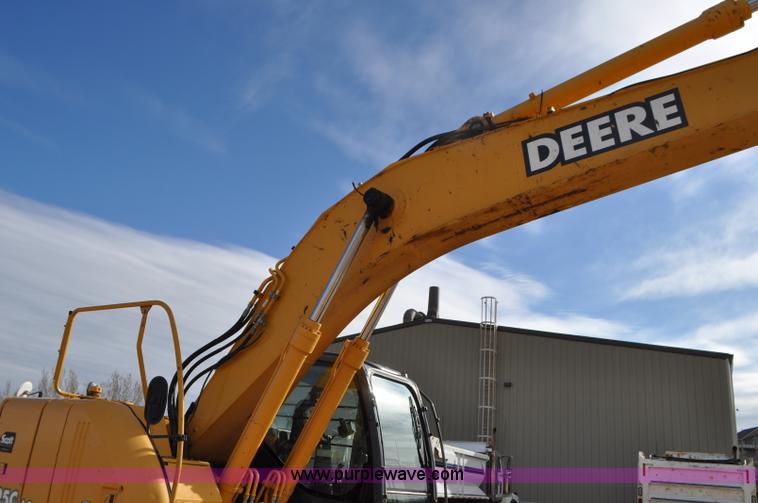 image for item G7337 2006 John Deere 225C LC excavator