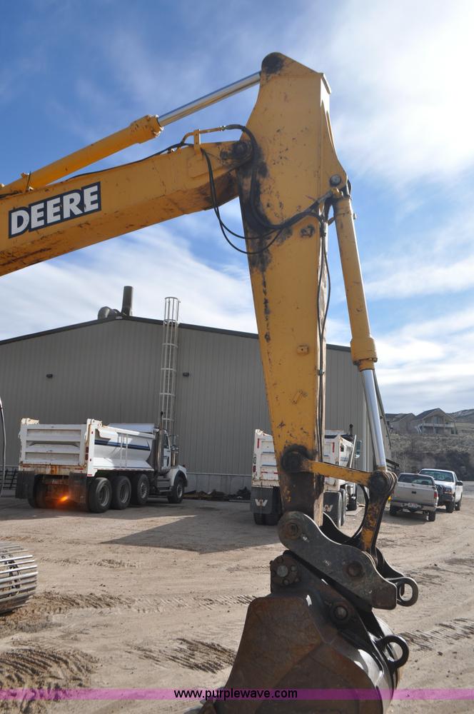 image for item G7337 2006 John Deere 225C LC excavator