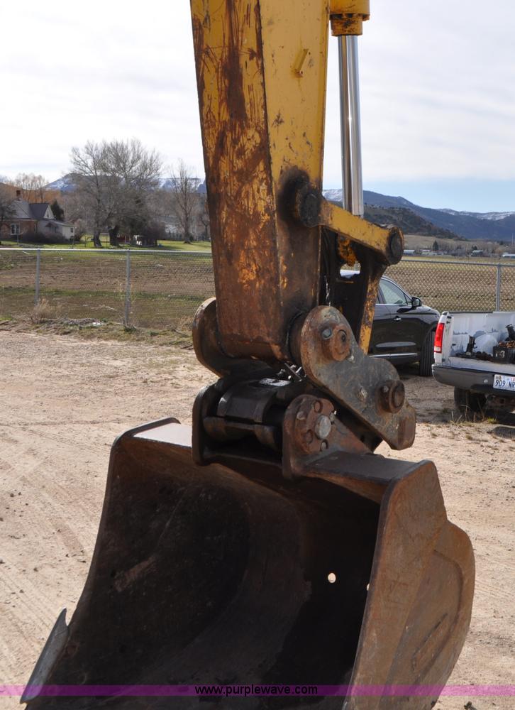 image for item G7337 2006 John Deere 225C LC excavator