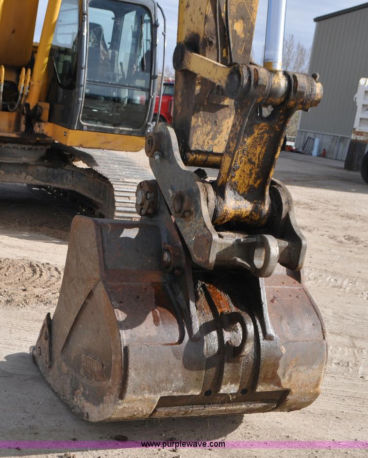 image for item G7337 2006 John Deere 225C LC excavator