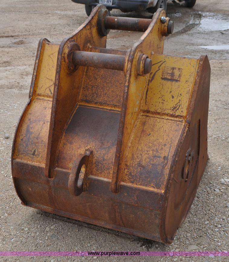 image for item G7337 2006 John Deere 225C LC excavator