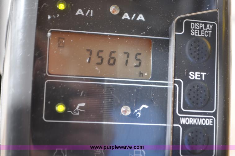 image for item G7337 2006 John Deere 225C LC excavator