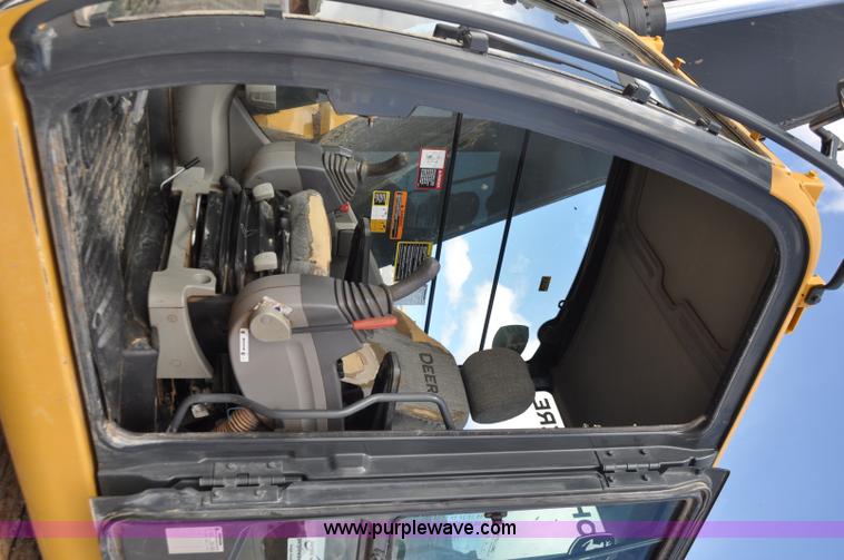 image for item G7338 2006 John Deere 270D LC excavator