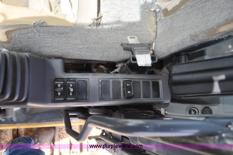 image for item G7338 2006 John Deere 270D LC excavator