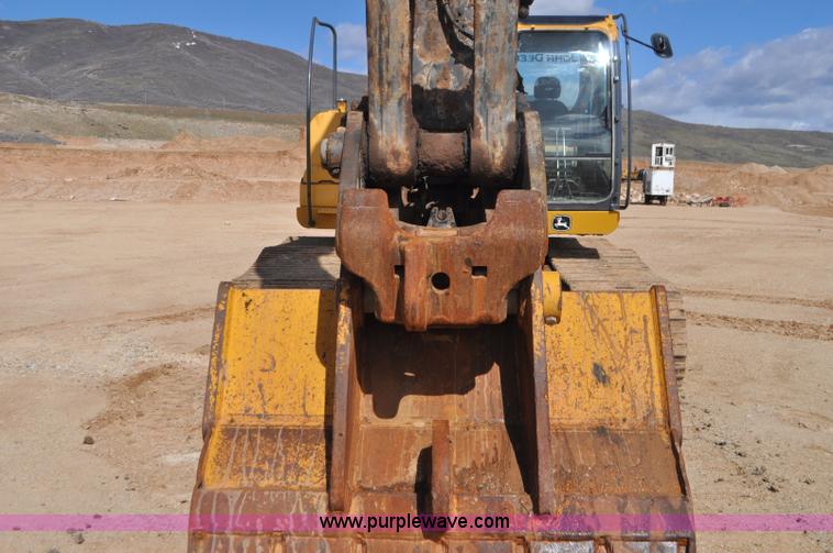 image for item G7338 2006 John Deere 270D LC excavator