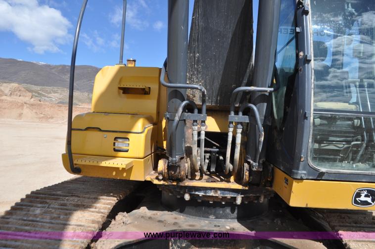 image for item G7338 2006 John Deere 270D LC excavator