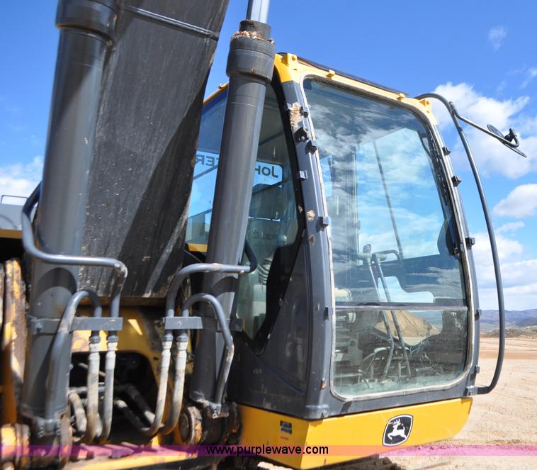 image for item G7338 2006 John Deere 270D LC excavator