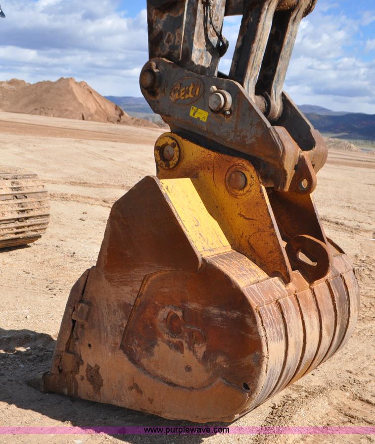 image for item G7338 2006 John Deere 270D LC excavator