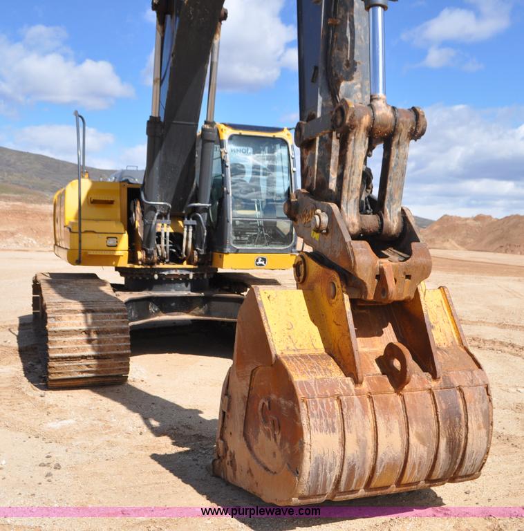 image for item G7338 2006 John Deere 270D LC excavator