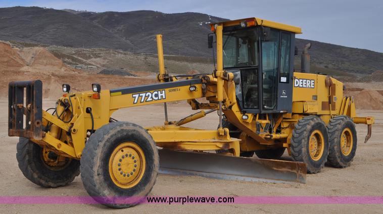 image for item G7339 2002 John Deere 772CH II motor grader