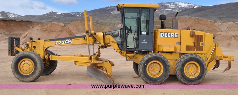 image for item G7339 2002 John Deere 772CH II motor grader
