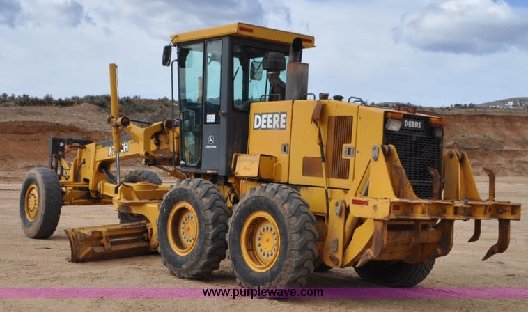 image for item G7339 2002 John Deere 772CH II motor grader