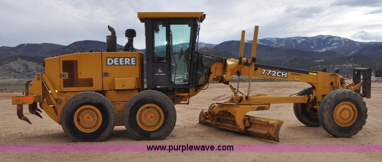 image for item G7339 2002 John Deere 772CH II motor grader