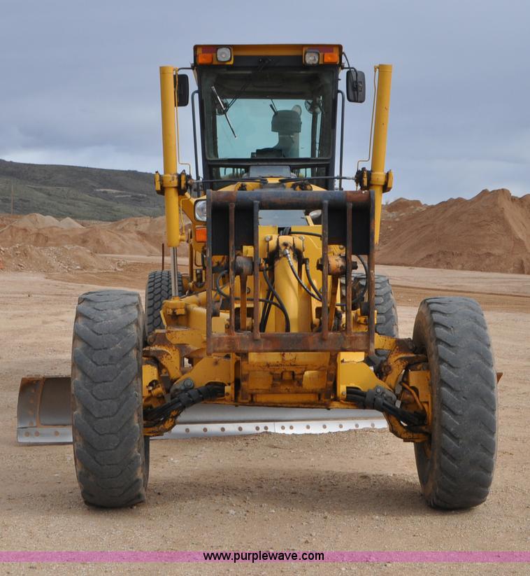 image for item G7339 2002 John Deere 772CH II motor grader