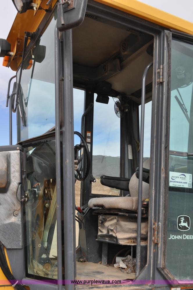 image for item G7339 2002 John Deere 772CH II motor grader