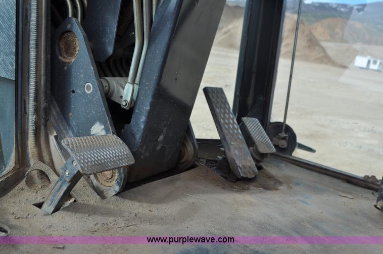 image for item G7339 2002 John Deere 772CH II motor grader