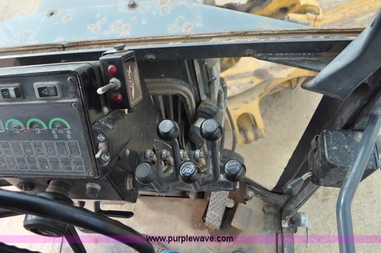 image for item G7339 2002 John Deere 772CH II motor grader