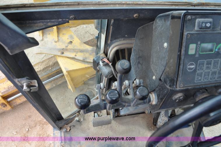 image for item G7339 2002 John Deere 772CH II motor grader