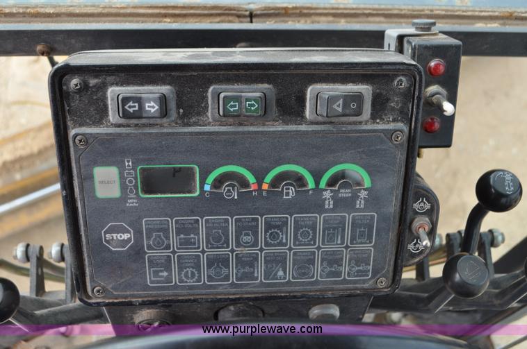 image for item G7339 2002 John Deere 772CH II motor grader