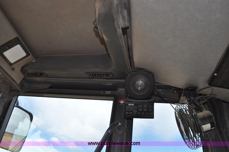 image for item G7339 2002 John Deere 772CH II motor grader