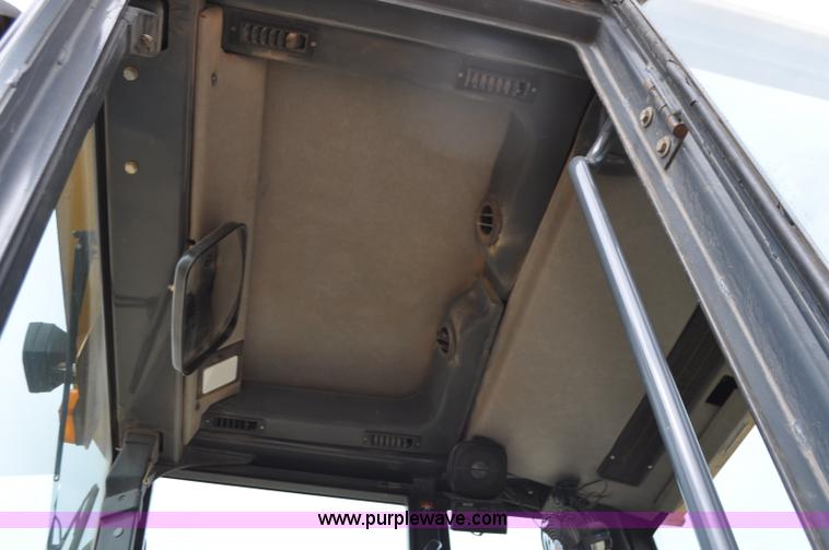 image for item G7339 2002 John Deere 772CH II motor grader