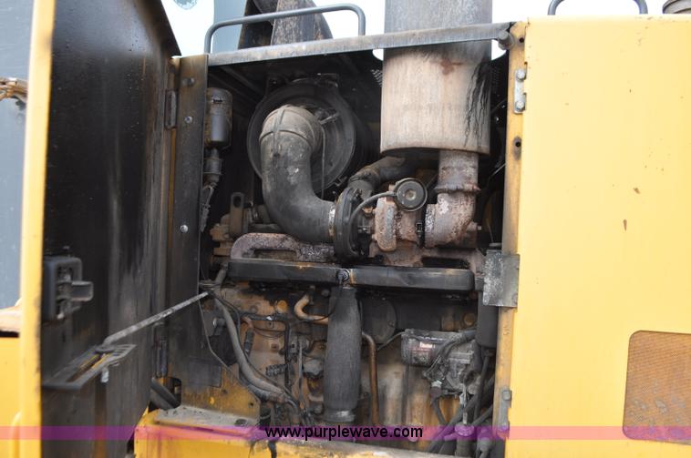 image for item G7339 2002 John Deere 772CH II motor grader