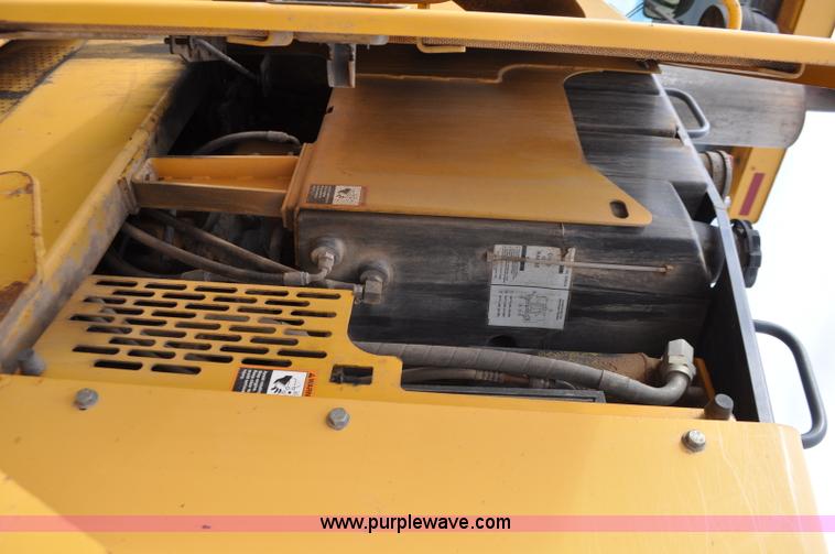 image for item G7339 2002 John Deere 772CH II motor grader