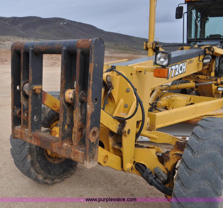 image for item G7339 2002 John Deere 772CH II motor grader