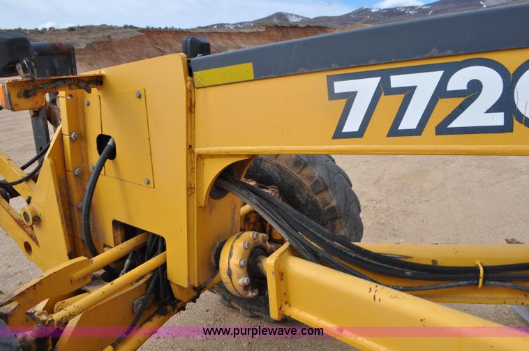 image for item G7339 2002 John Deere 772CH II motor grader