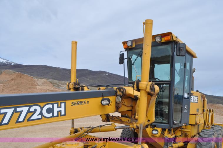 image for item G7339 2002 John Deere 772CH II motor grader