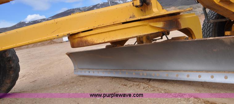 image for item G7339 2002 John Deere 772CH II motor grader