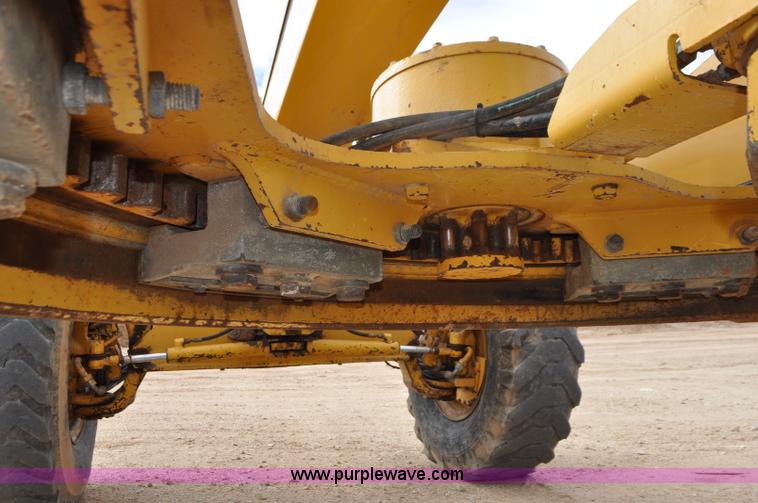 image for item G7339 2002 John Deere 772CH II motor grader