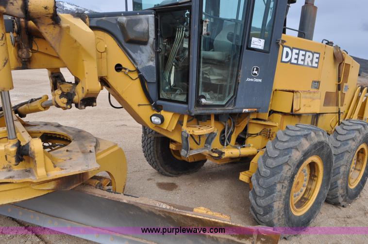 image for item G7339 2002 John Deere 772CH II motor grader