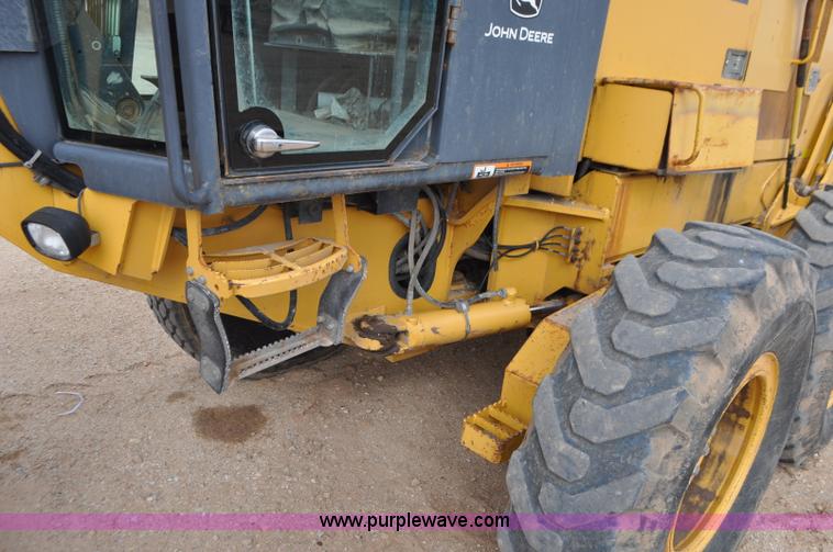 image for item G7339 2002 John Deere 772CH II motor grader