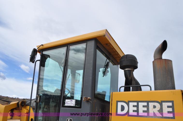 image for item G7339 2002 John Deere 772CH II motor grader