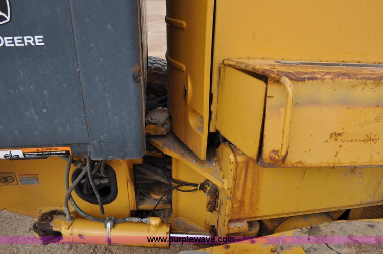 image for item G7339 2002 John Deere 772CH II motor grader