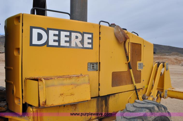 image for item G7339 2002 John Deere 772CH II motor grader