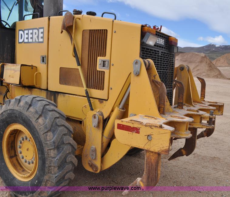 image for item G7339 2002 John Deere 772CH II motor grader