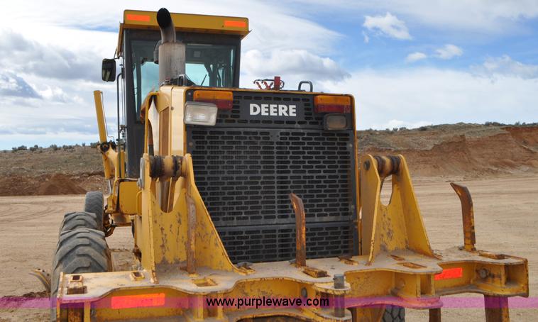 image for item G7339 2002 John Deere 772CH II motor grader