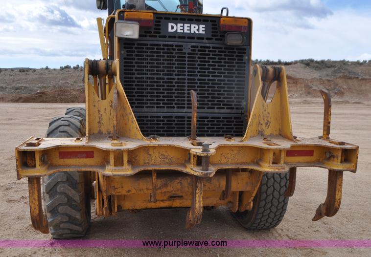 image for item G7339 2002 John Deere 772CH II motor grader